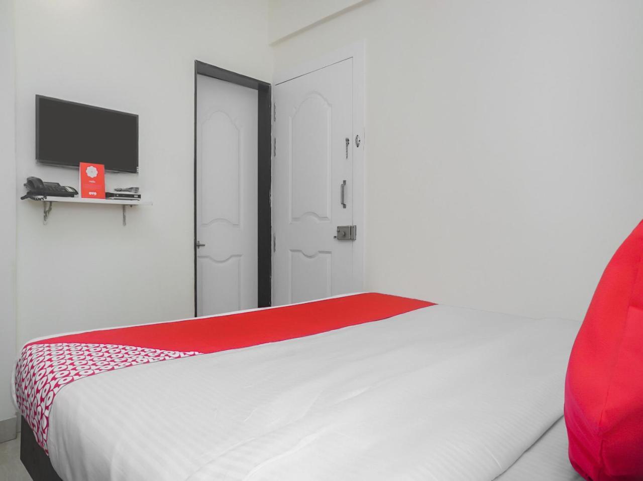 Oyo 16007 Sk Executive Hotel Yerandwane Buitenkant foto