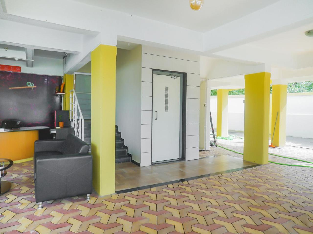 Oyo 16007 Sk Executive Hotel Yerandwane Buitenkant foto